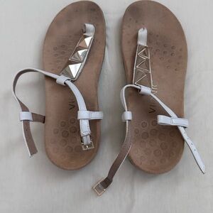 Vionic White and Gold Sandals